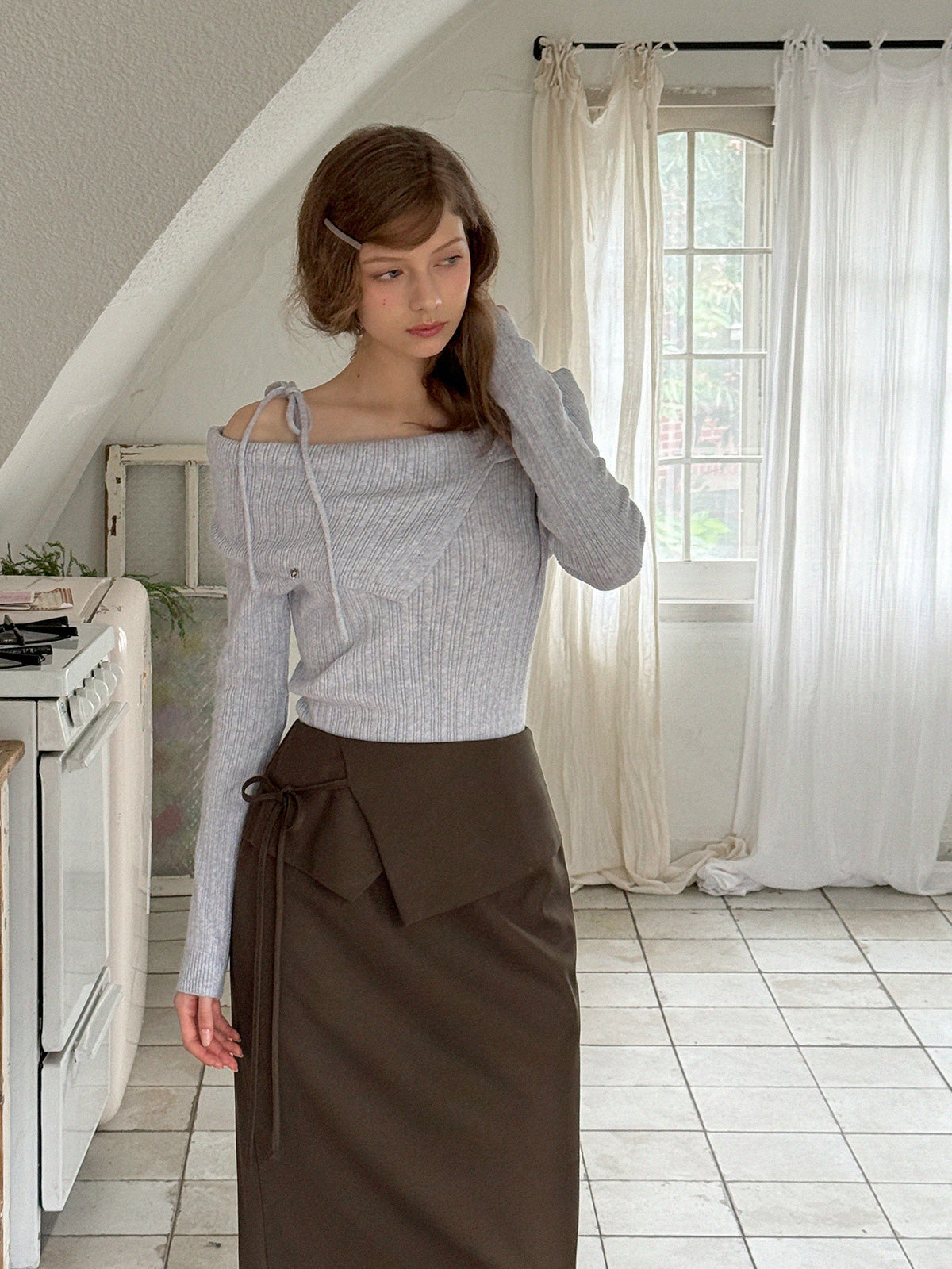 【TWEE】Robin Off-Shoulder Strap Knit