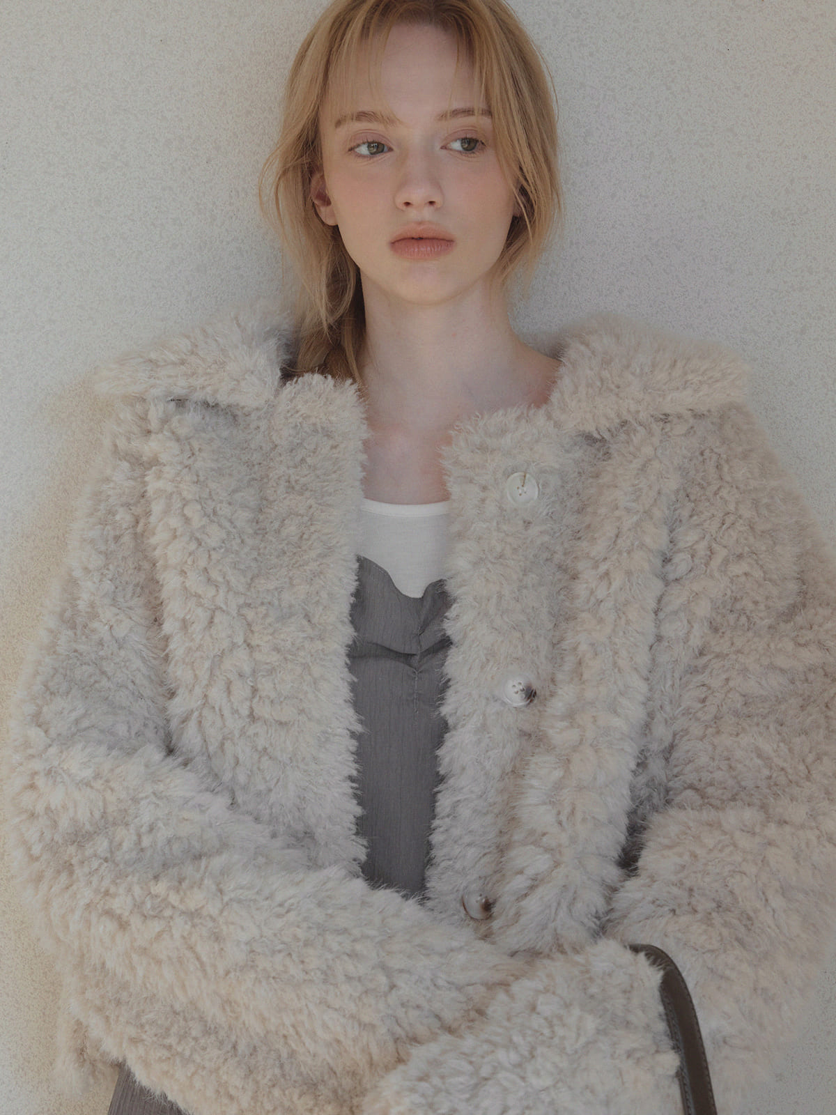 [TWEE] Chaqueta de Piel con Cuello de Borreguito