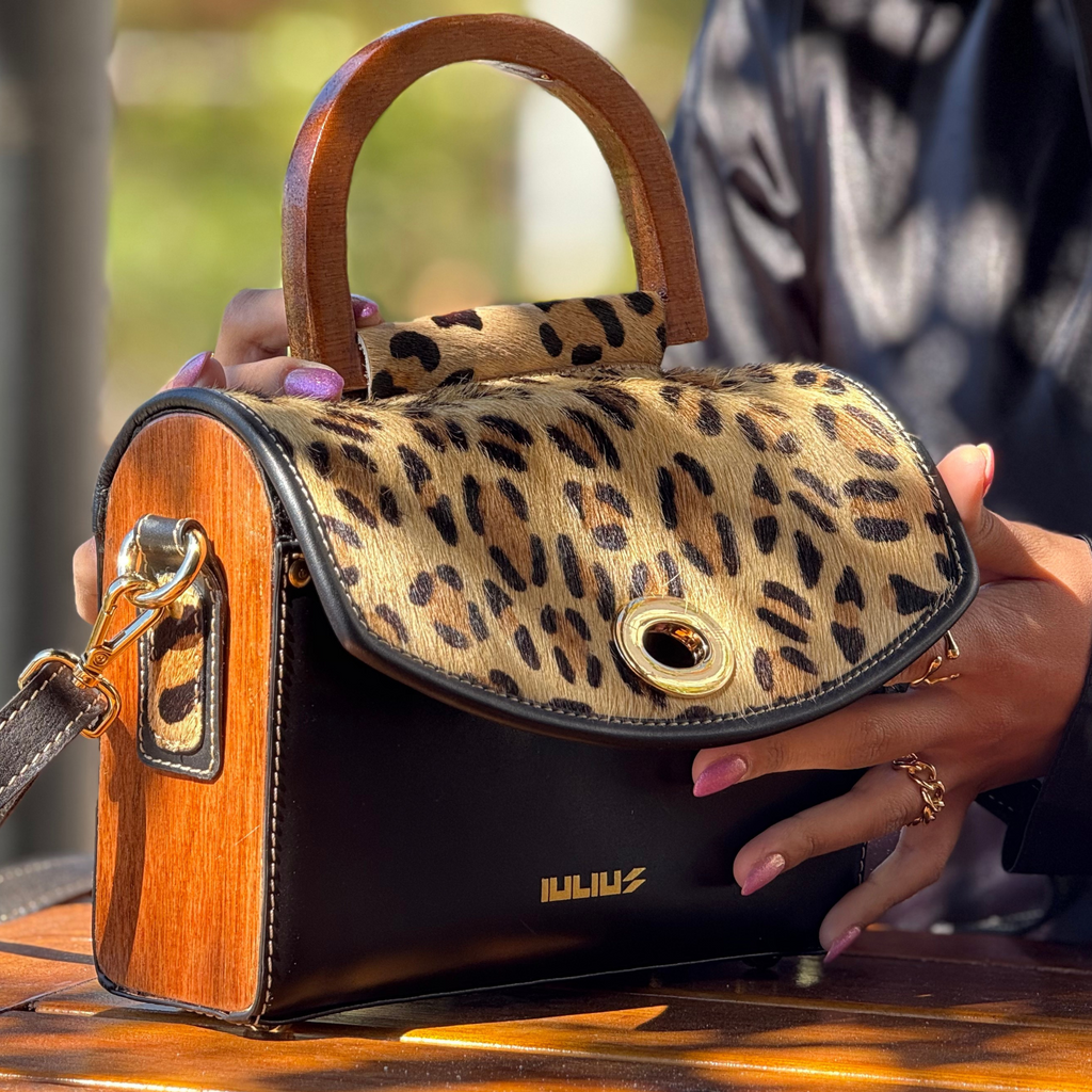 Bolso de Cuero con Solapa Leopardo y Laterales de Madera – IULIUS-1