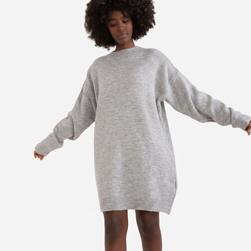 Vestido de Corte Relax y Color Neutro – Ideal para Cualquier Ocasión