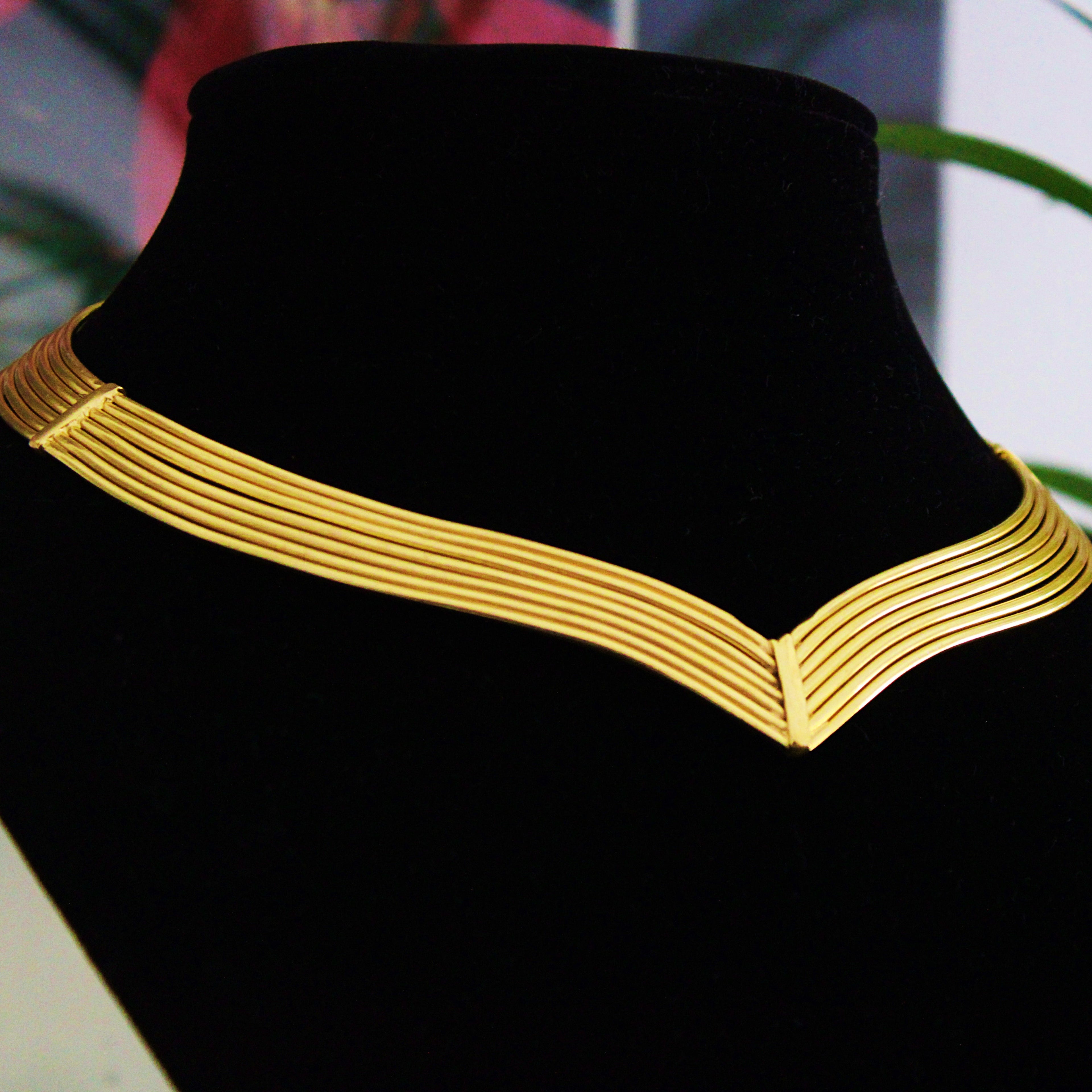 Choker dorado VALQUIRIA – Elegancia en cada detalle