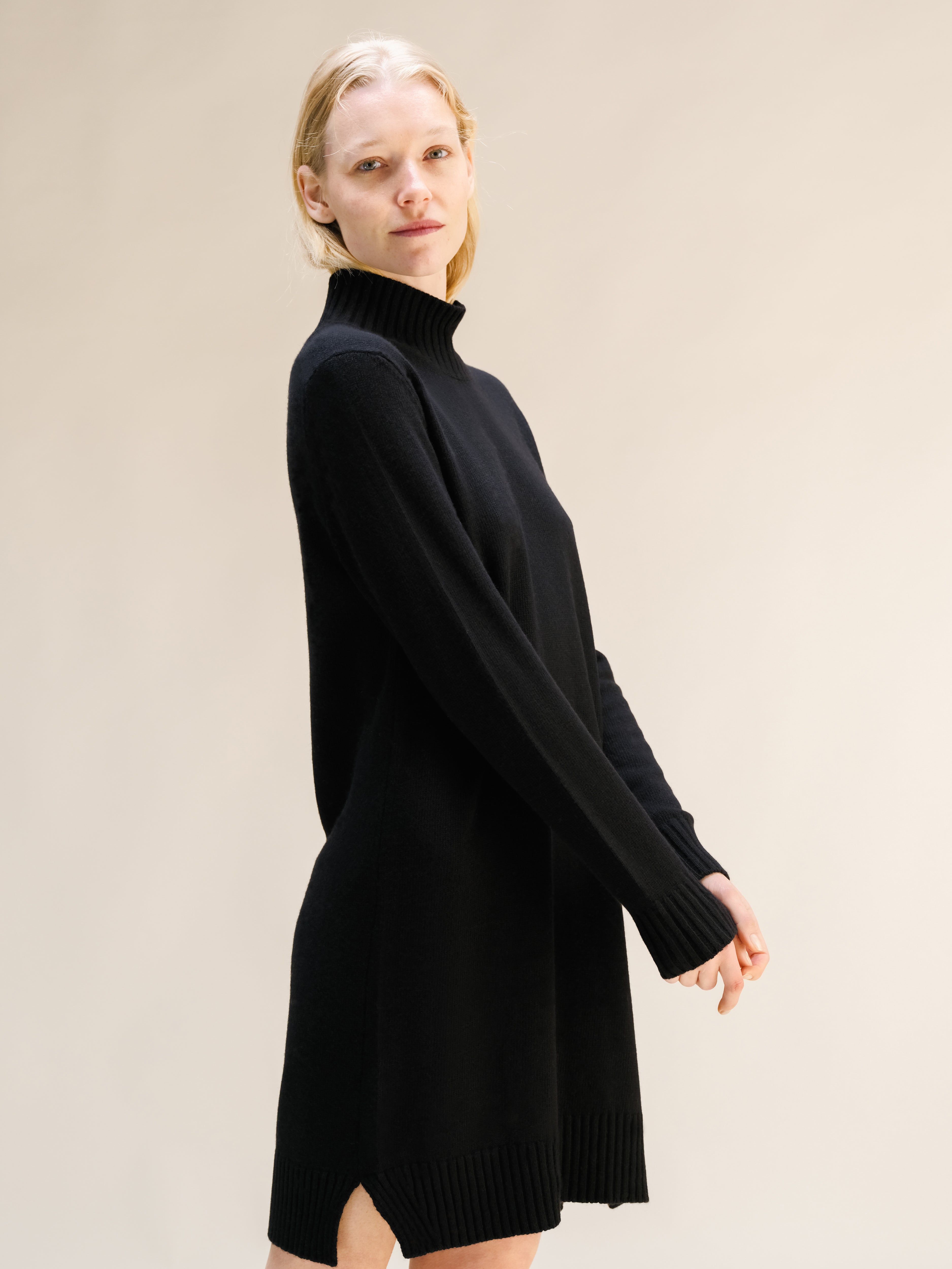 Vestido Midi de Cuello Alto en Mezcla de Cashmere