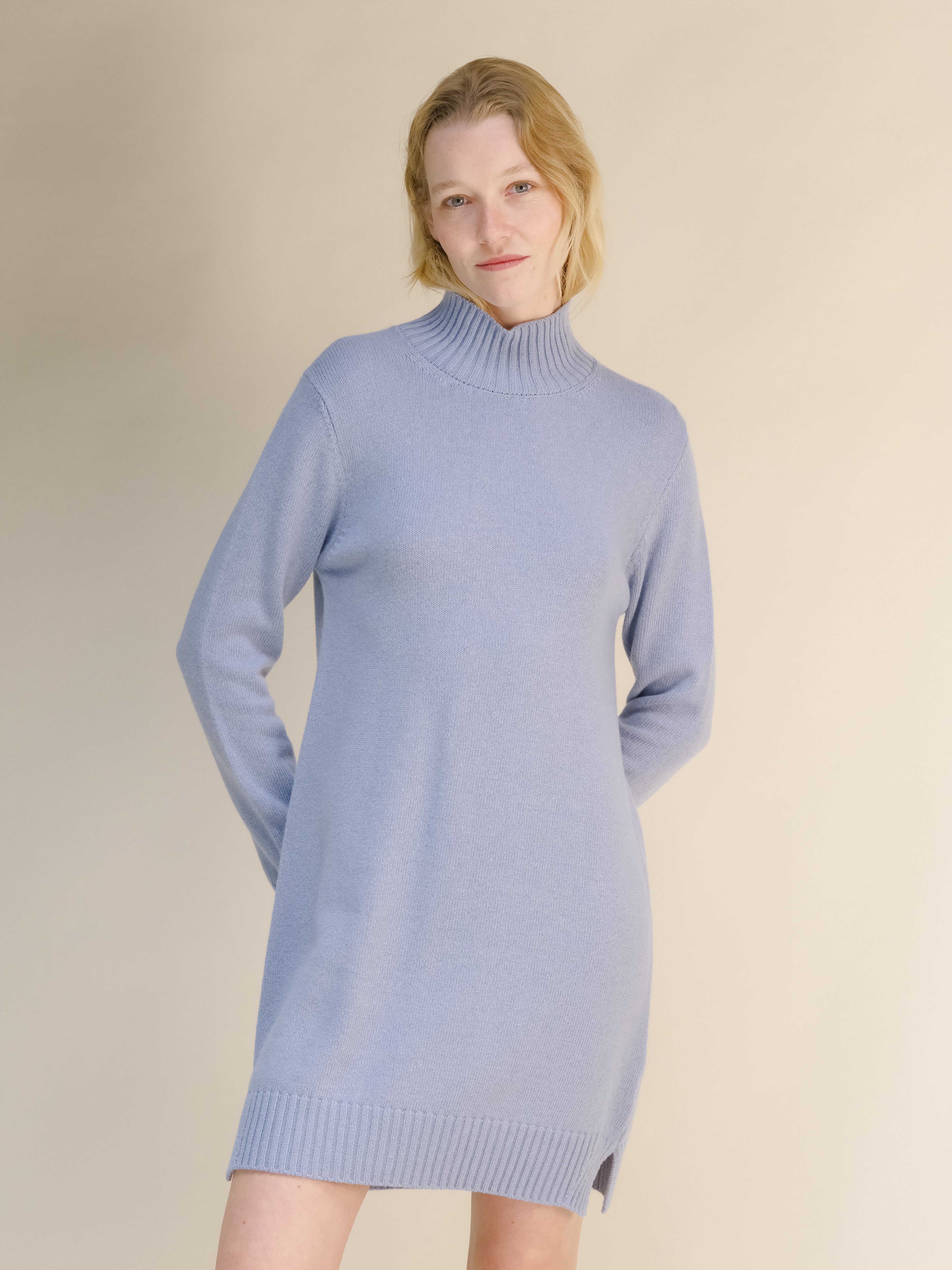 Vestido Midi de Cuello Alto en Mezcla de Cashmere