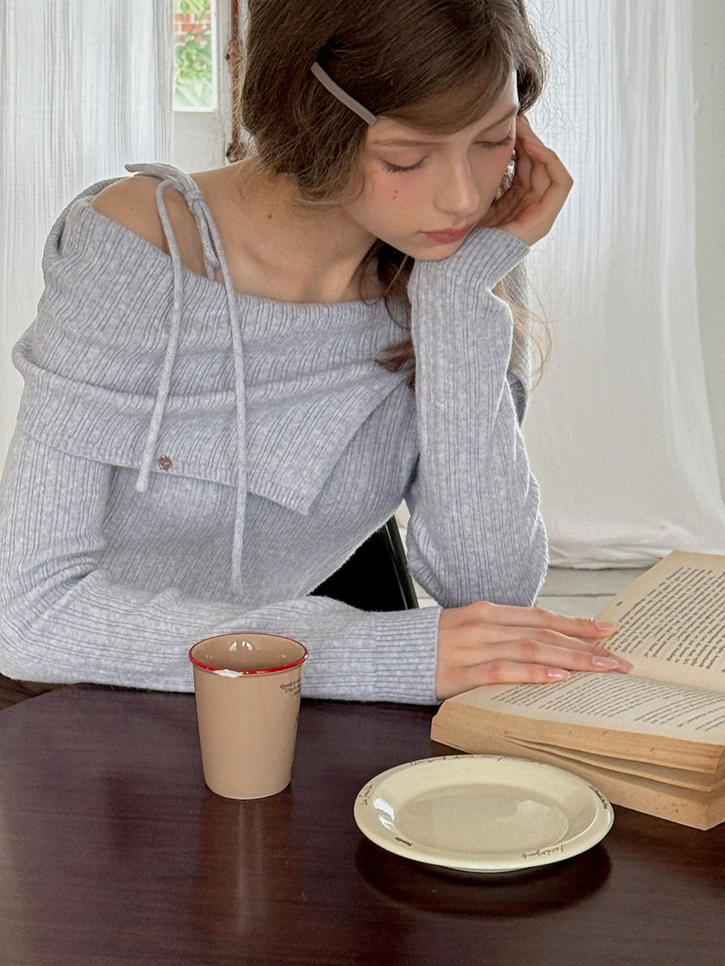 【TWEE】Robin Off-Shoulder Strap Knit